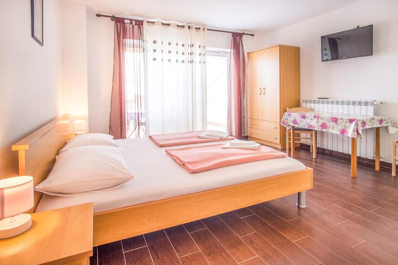 Apartments Bogdanic Krk I クルク エクステリア 写真