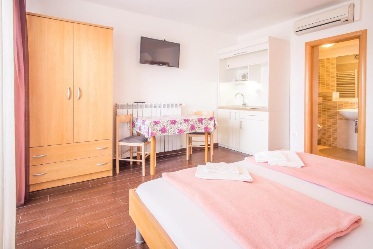 Apartments Bogdanic Krk I クルク エクステリア 写真